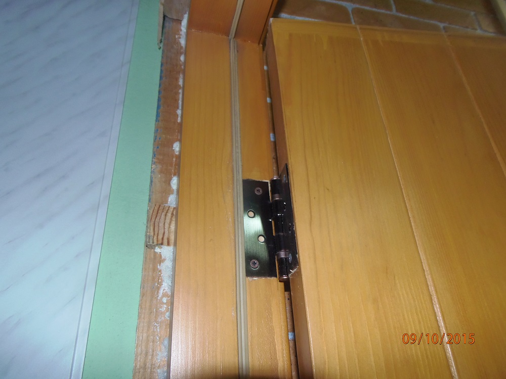 деревянная дверь из массива